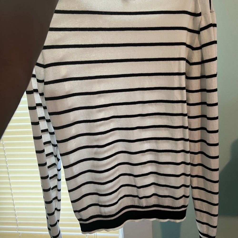 Iight weight sweater